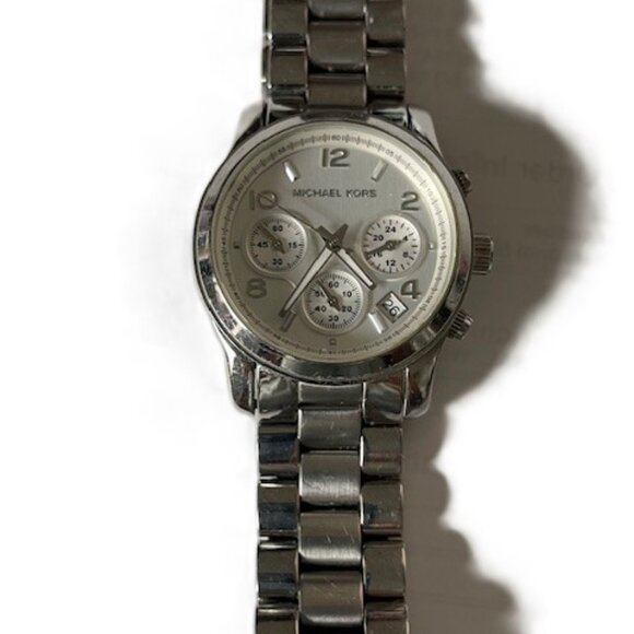 Michael Kors Runway Chronograph Quartz Silver Dial Ladies Watch M5076 - Picture 6 of 7